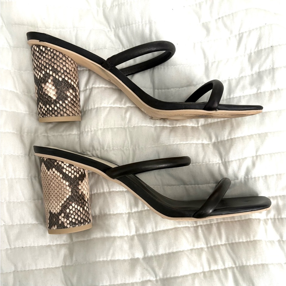 Dolce Vita Black Strappy Sandals with Snake Print Heel. Size 8 1/2